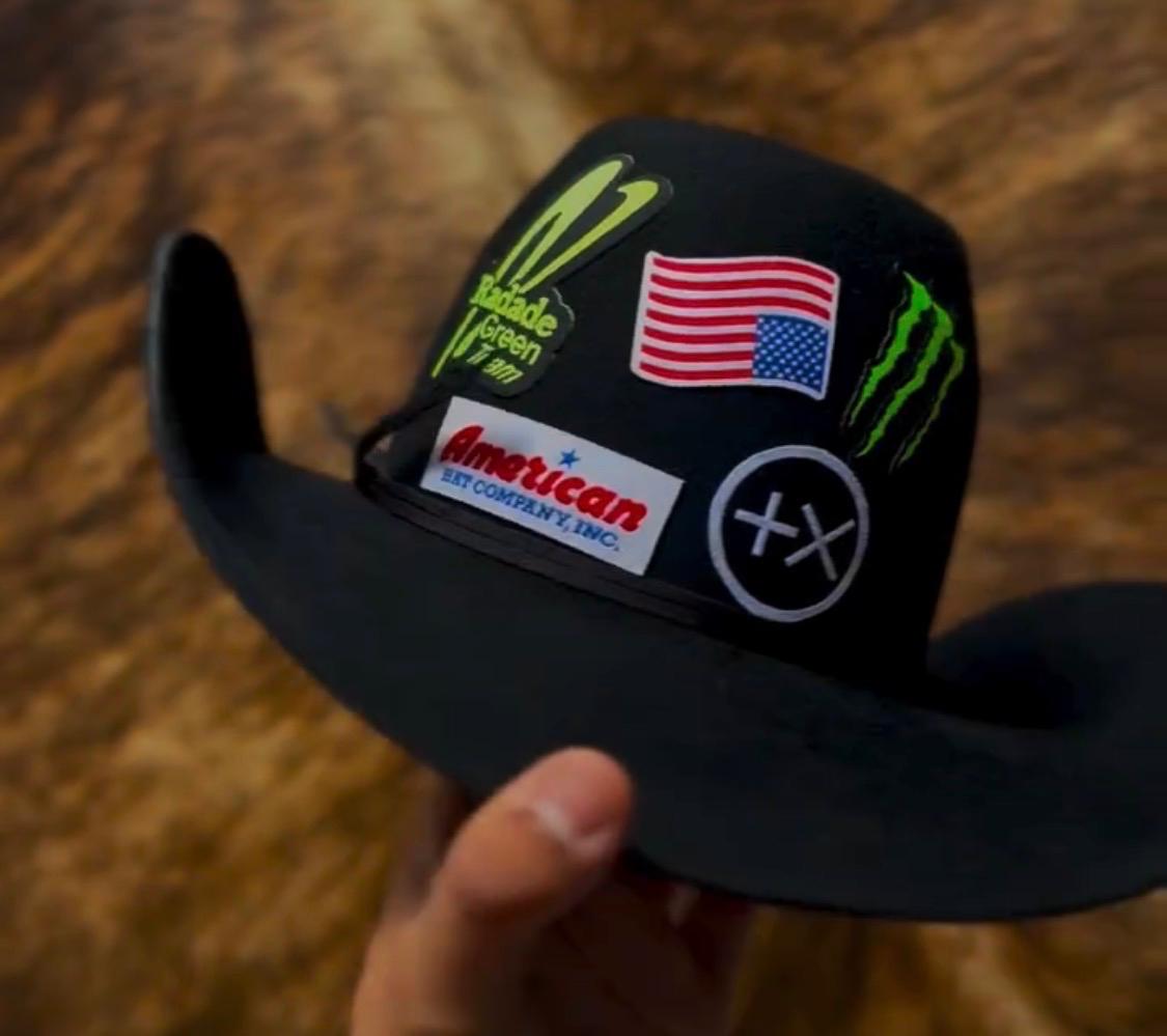 Chapeu Pralana preto + Adesivos